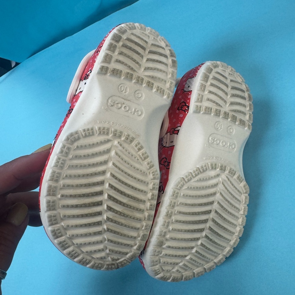 Hello Kitty Red Clogs - Picture 8 of 9